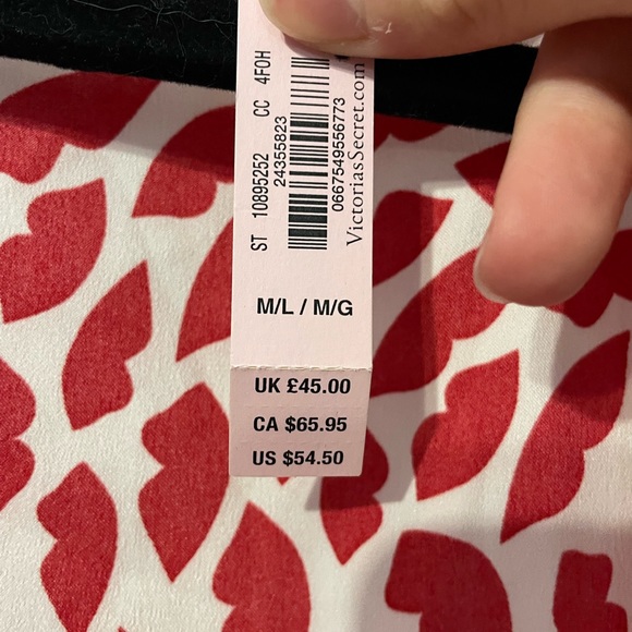 NWT VS Robe - Picture 8 of 8